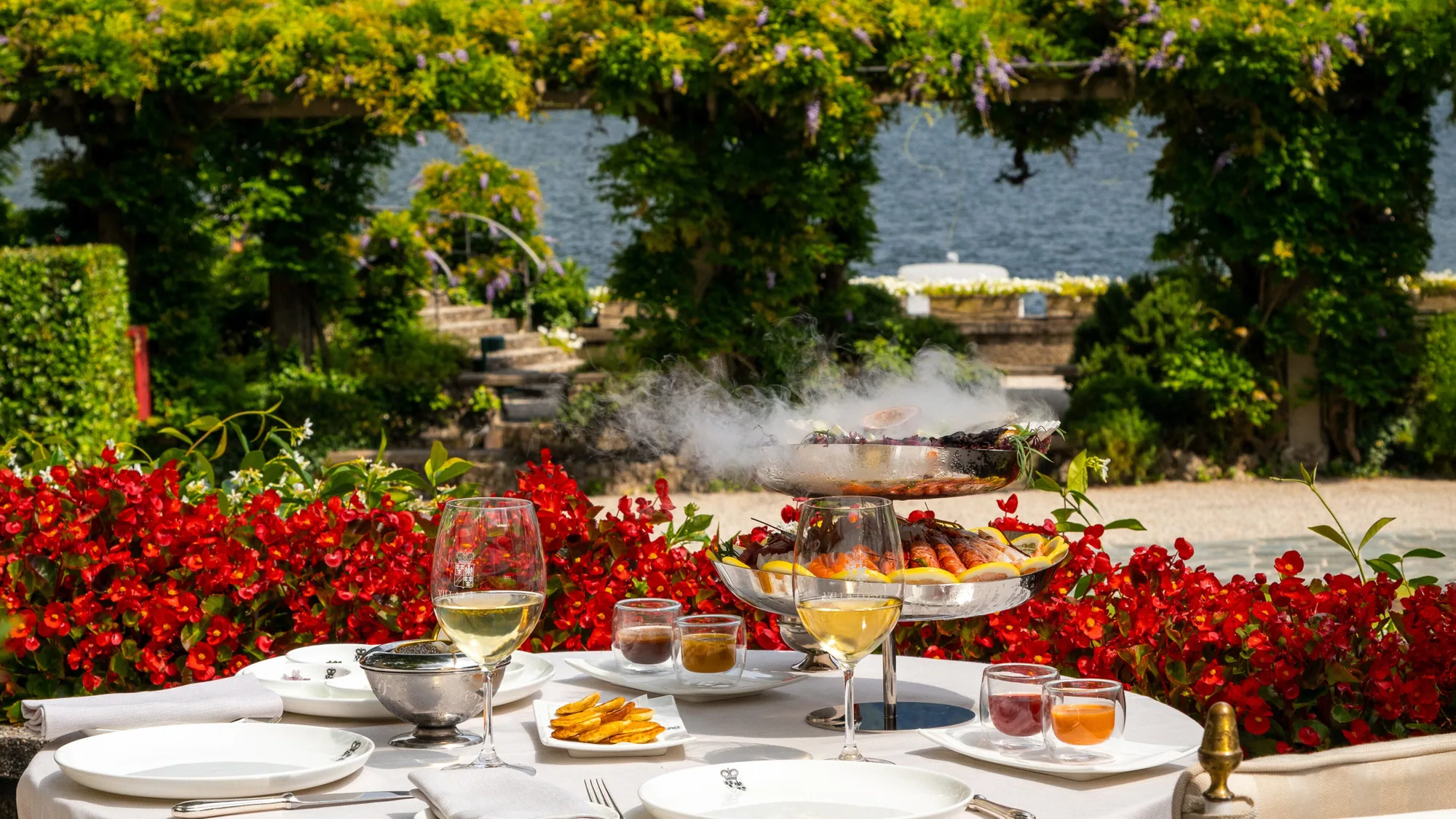 Grill-Restaurant der Villa d'Este im Abendlicht