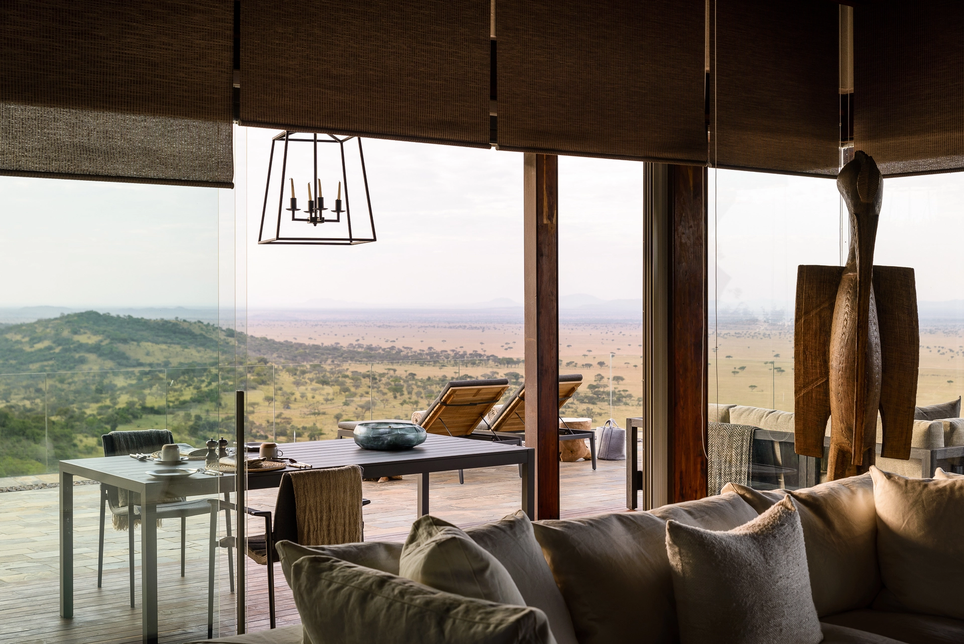 Blick aus einer Villa der Sasakwa Lodge über die Ebene des Grumeti-Reservats