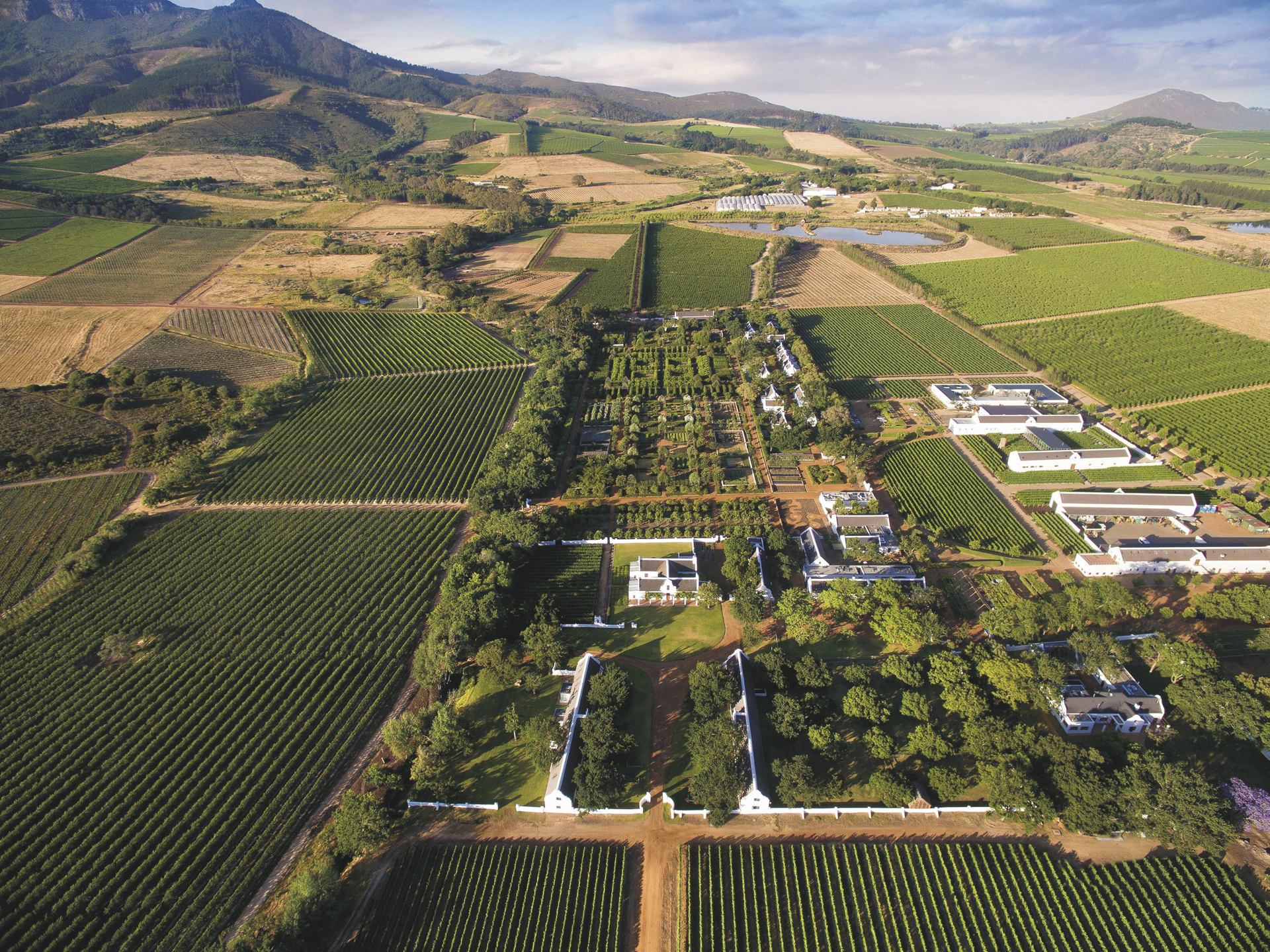 Babylonstoren aus der Luft: Garten, Cottages und Weinberge im Franschhoek-Tal