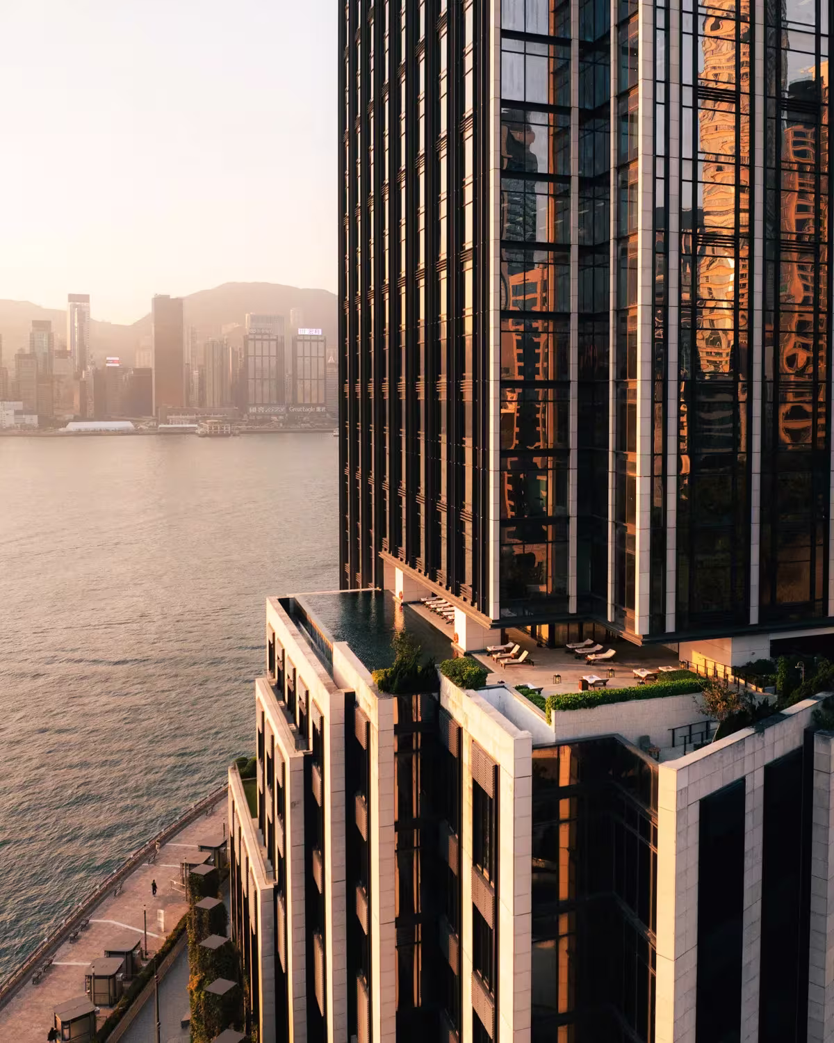 Rosewood Hong Kong über dem Victoria Harbour