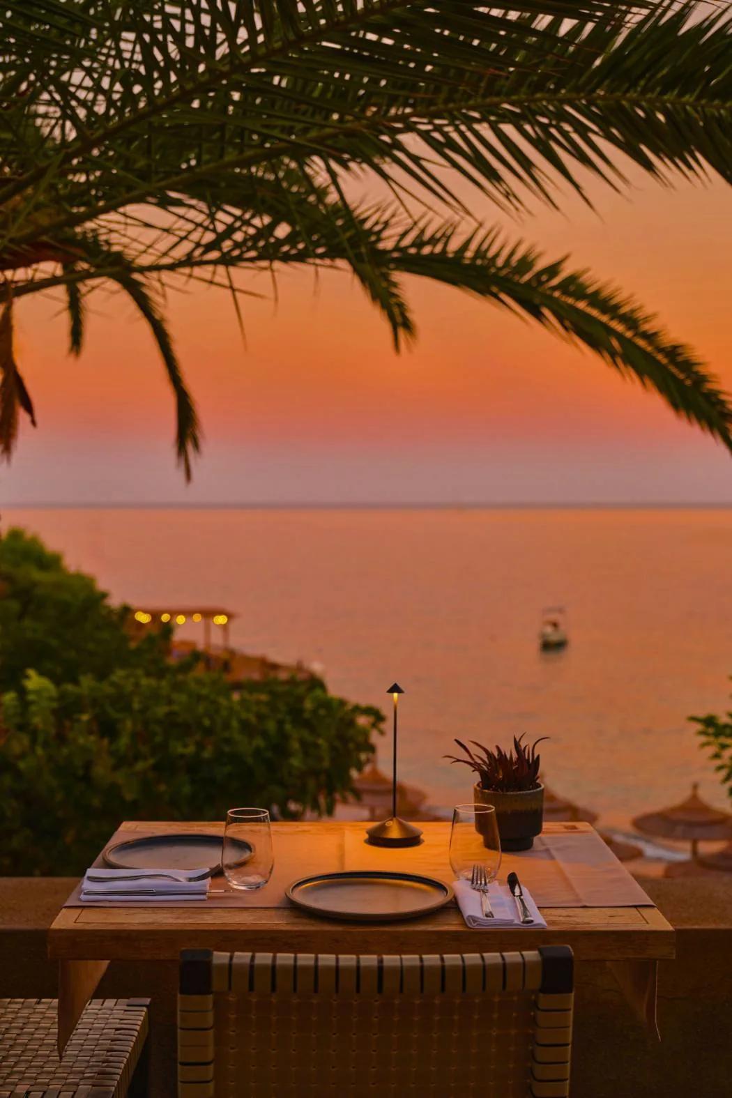 Abendessen im Amar mit Kerzenlicht und offener Terrasse