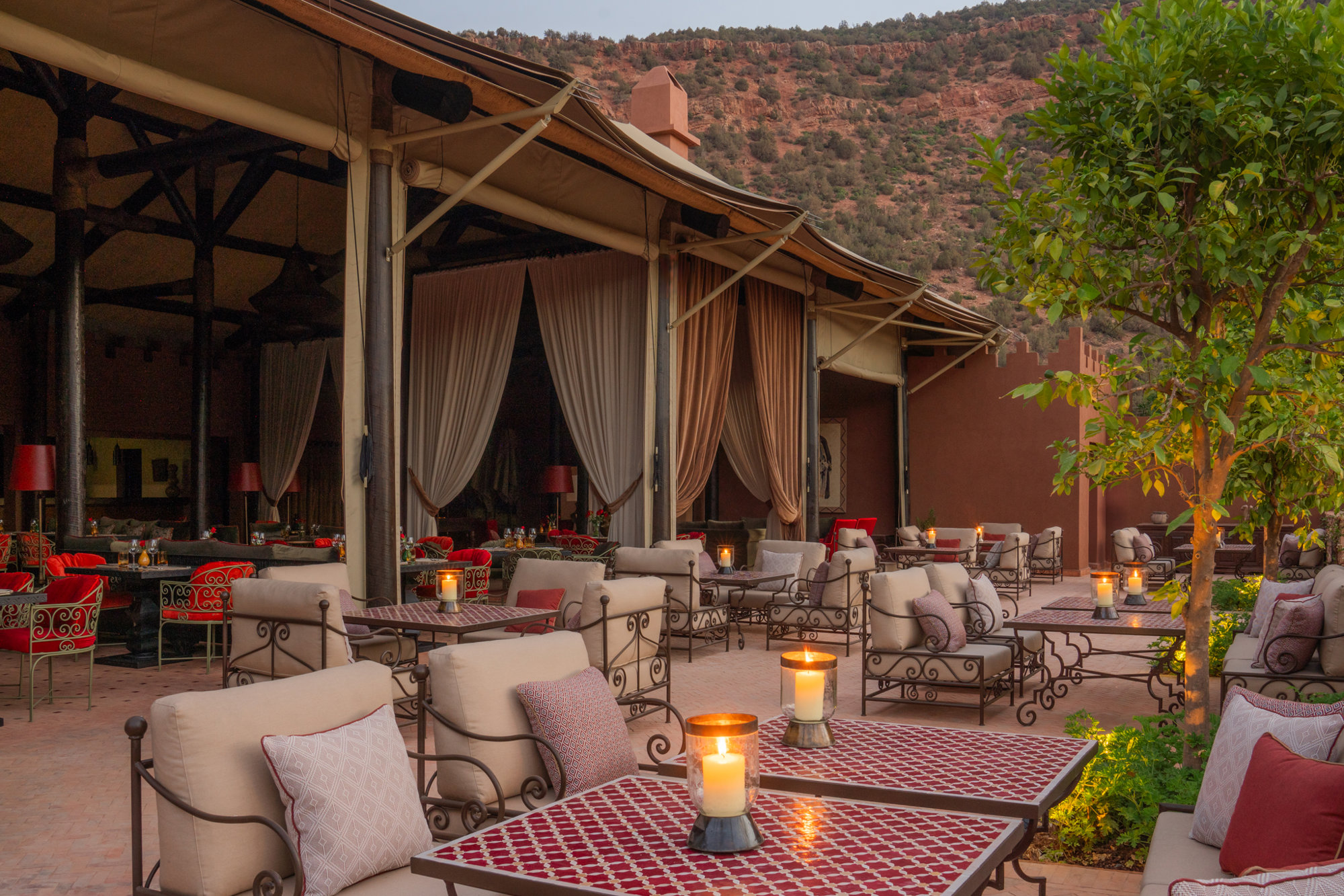 Terrasse der Kasbah mit Blick über das Asni-Tal