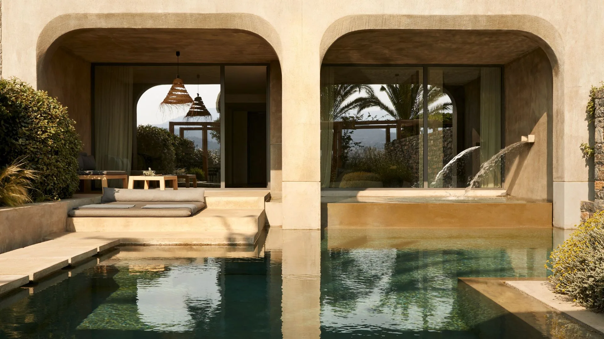 Waterfall Suite mit privatem Pool und Blick auf das Meer
