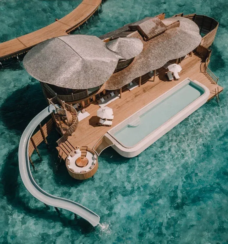 Überwasser-Villa mit privatem Pool über dem Riff