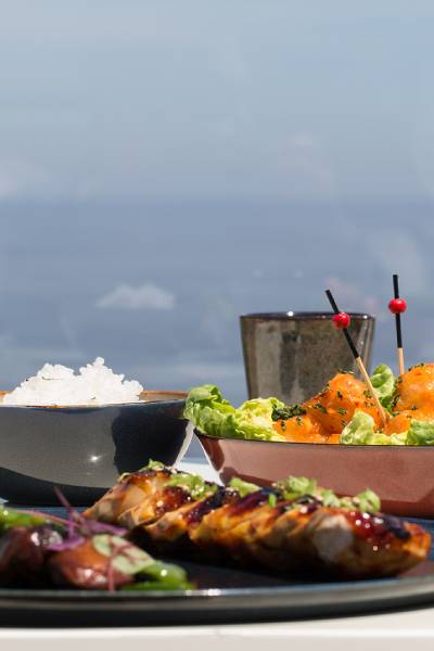 Japanisches Restaurant mit Blick auf die Küste