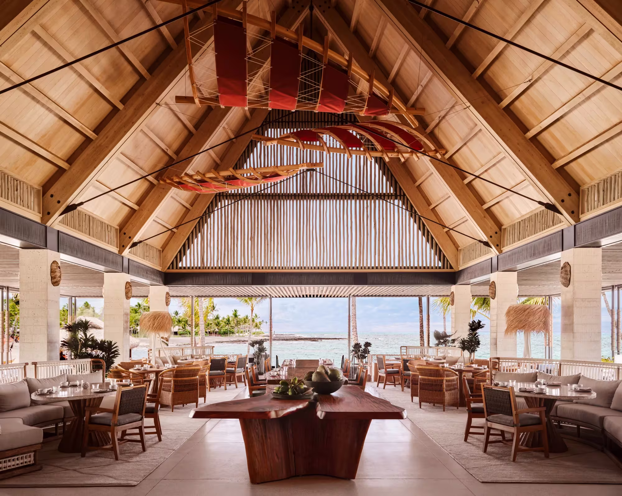 Moana Restaurant im Rosewood Kona Village mit offener Terrasse zum Wasser